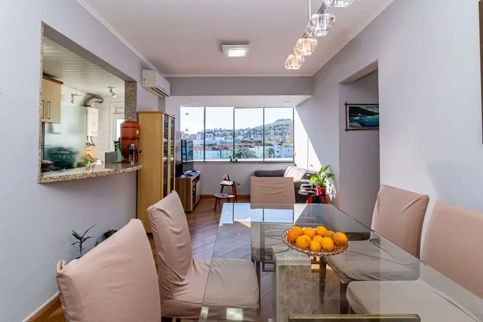 Foto 2 de Apartamento com 2 quartos à venda, 55m2 em Cavalhada, Porto Alegre - RS