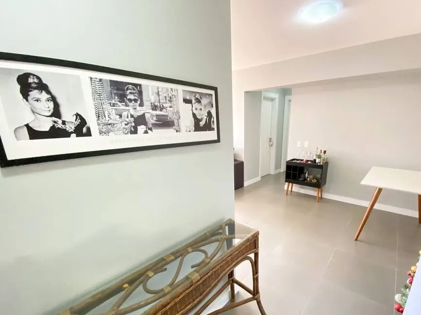 Foto 2 de Apartamento com 2 quartos à venda, 68m2 em Jardim Carvalho, Porto Alegre - RS