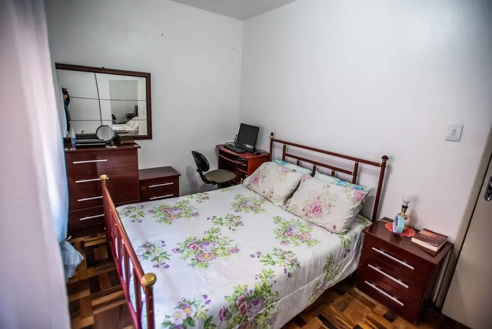 Apartamento com 2 quartos à venda, 58m2 em Passo da Areia, Porto Alegre - RS - imagem 8 Foto 8 de Apartamento com 2 quartos à venda, 58m2 em Passo da Areia, Porto Alegre - RS