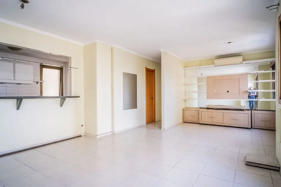 Apartamento com 2 quartos à venda, 87m2 em Passo da Areia, Porto Alegre - RS - imagem 6 Foto 6 de Apartamento com 2 quartos à venda, 87m2 em Passo da Areia, Porto Alegre - RS