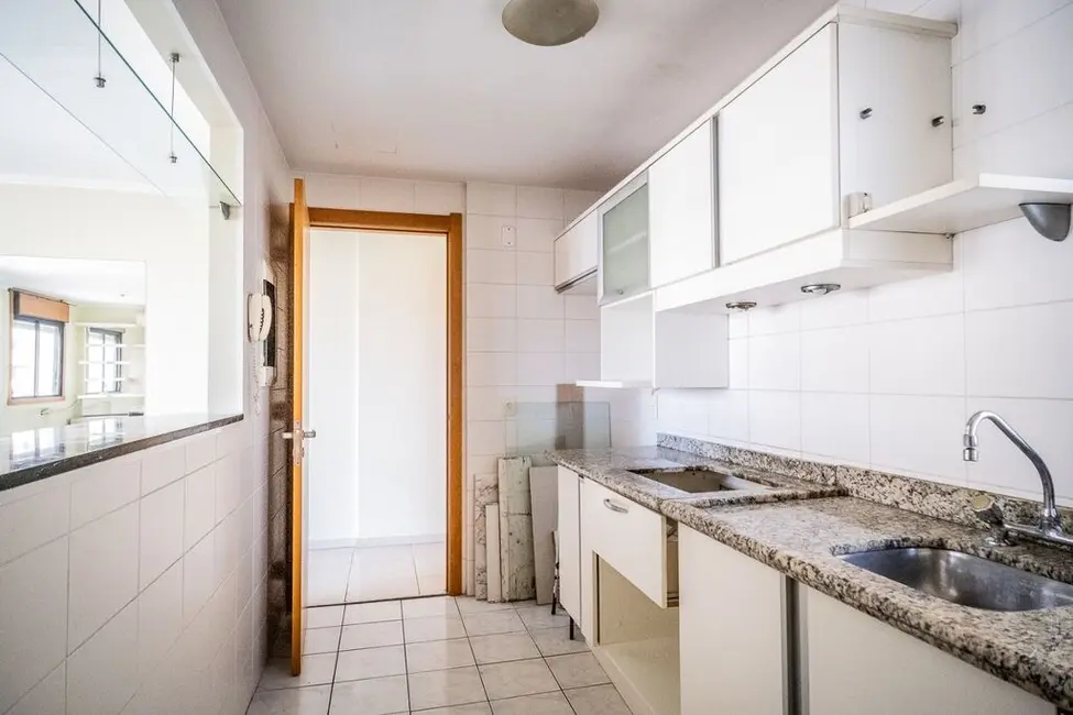 Apartamento com 2 quartos à venda, 87m2 em Passo da Areia, Porto Alegre - RS - imagem 9 Foto 9 de Apartamento com 2 quartos à venda, 87m2 em Passo da Areia, Porto Alegre - RS