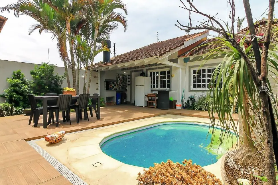 Foto 4 de Casa com 3 quartos à venda, 290m2 em Guarujá, Porto Alegre - RS