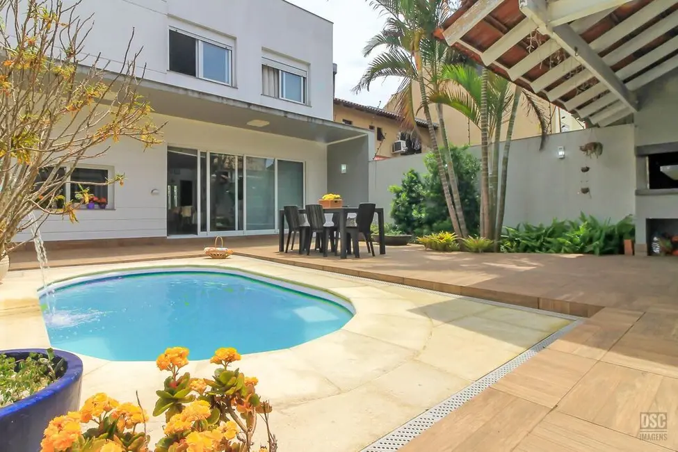 Foto 1 de Casa com 3 quartos à venda, 290m2 em Guarujá, Porto Alegre - RS