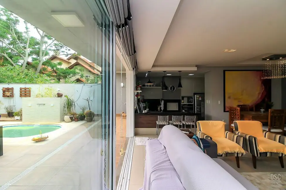 Foto 8 de Casa com 3 quartos à venda, 290m2 em Guarujá, Porto Alegre - RS