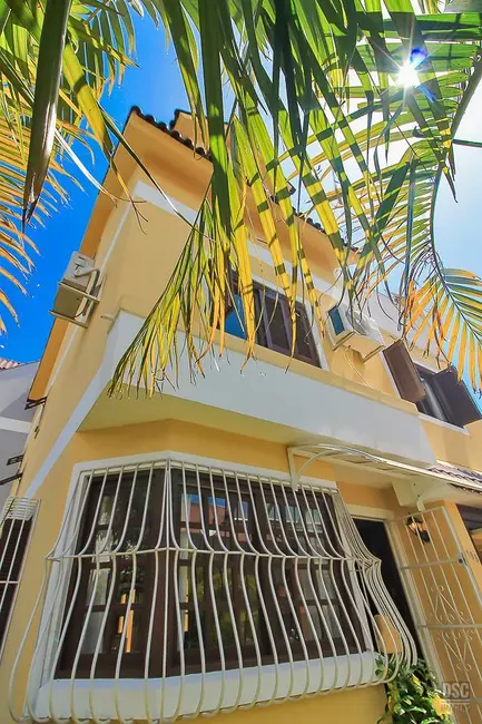 Foto 2 de Casa com 3 quartos à venda, 150m2 em Guarujá, Porto Alegre - RS