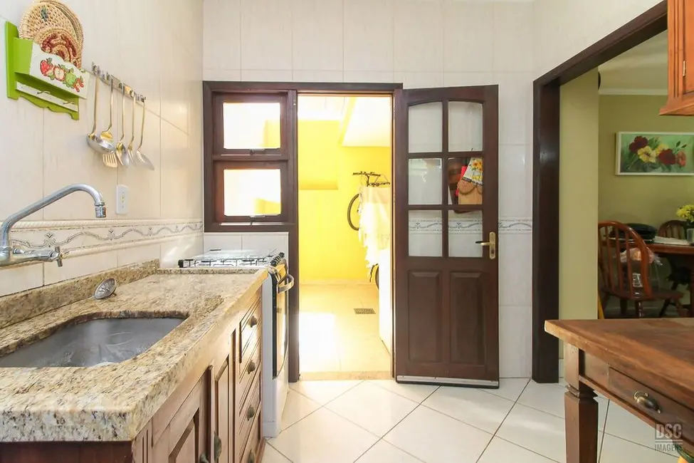 Foto 8 de Casa com 3 quartos à venda, 150m2 em Guarujá, Porto Alegre - RS