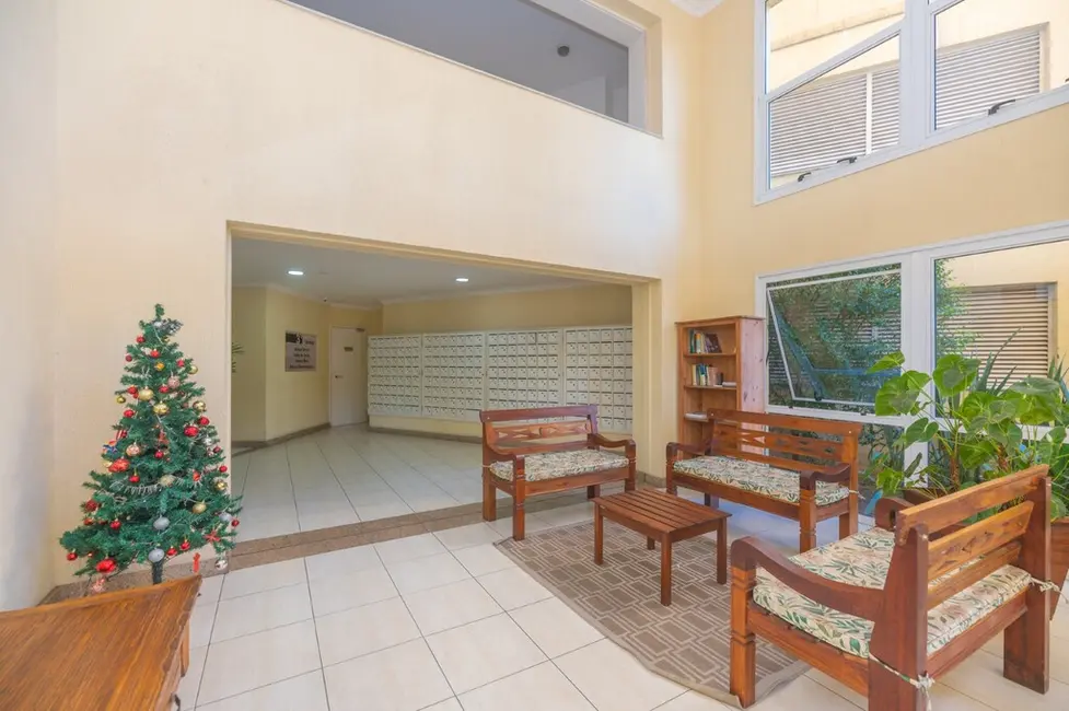 Foto 3 de Apartamento com 2 quartos à venda, 66m2 em Santo Antônio, Porto Alegre - RS