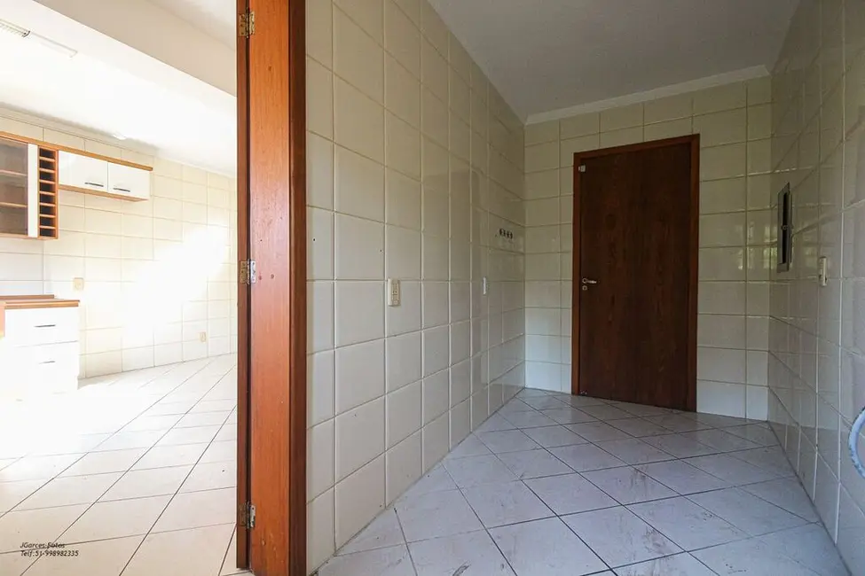 Casa com 3 quartos à venda, 220m2 em Ipanema, Porto Alegre - RS - imagem 8 Foto 8 de Casa com 3 quartos à venda, 220m2 em Ipanema, Porto Alegre - RS