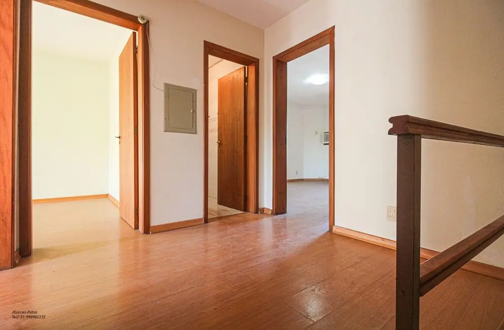 Casa com 3 quartos à venda, 220m2 em Ipanema, Porto Alegre - RS - imagem 9 Foto 9 de Casa com 3 quartos à venda, 220m2 em Ipanema, Porto Alegre - RS