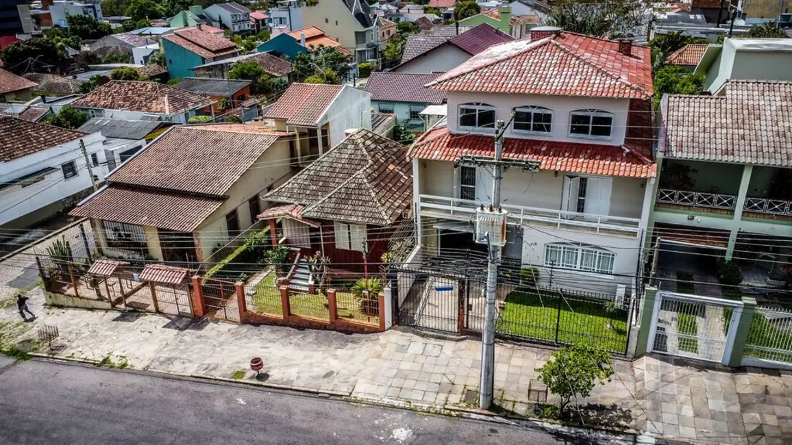 Foto 2 de Casa com 3 quartos à venda, 380m2 em Vila Ipiranga, Porto Alegre - RS
