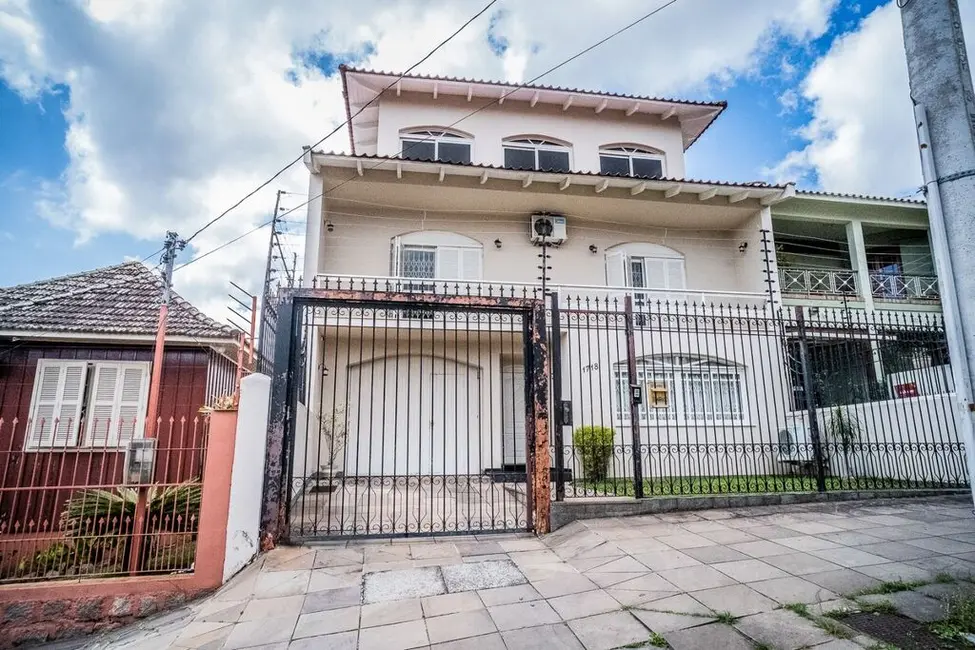 Foto 1 de Casa com 3 quartos à venda, 380m2 em Vila Ipiranga, Porto Alegre - RS