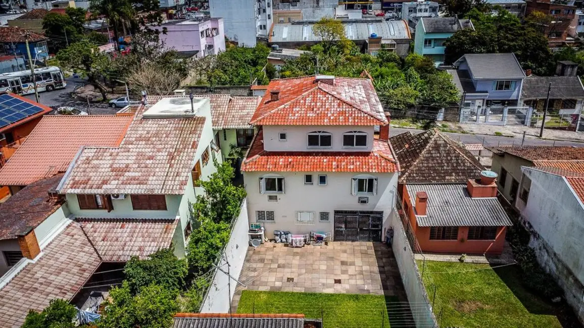 Casa com 3 quartos à venda, 380m2 em Vila Ipiranga, Porto Alegre - RS - imagem 3 Foto 3 de Casa com 3 quartos à venda, 380m2 em Vila Ipiranga, Porto Alegre - RS