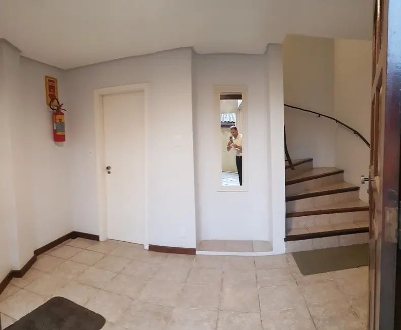 Apartamento com 2 quartos à venda, 43m2 em Vila Ipiranga, Porto Alegre - RS - imagem 3 Foto 3 de Apartamento com 2 quartos à venda, 43m2 em Vila Ipiranga, Porto Alegre - RS