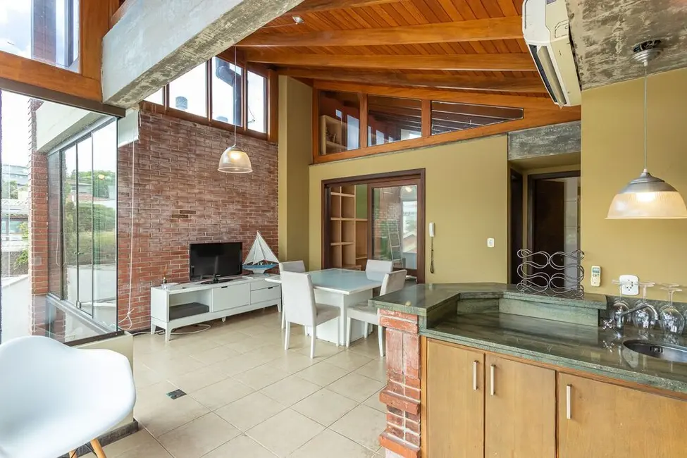 Casa de Condomínio com 3 quartos à venda, 199m2 em Vila Assunção, Porto Alegre - RS - imagem 2 Foto 2 de Casa de Condomínio com 3 quartos à venda, 199m2 em Vila Assunção, Porto Alegre - RS