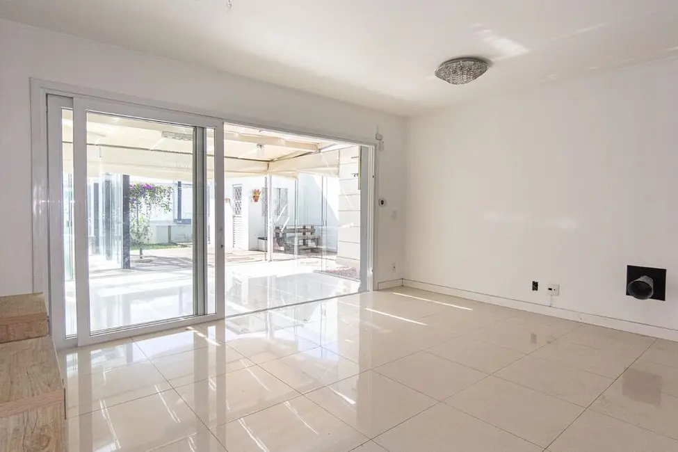 Casa com 3 quartos à venda, 141m2 em Lomba do Pinheiro, Porto Alegre - RS - imagem 4 Foto 4 de Casa com 3 quartos à venda, 141m2 em Lomba do Pinheiro, Porto Alegre - RS