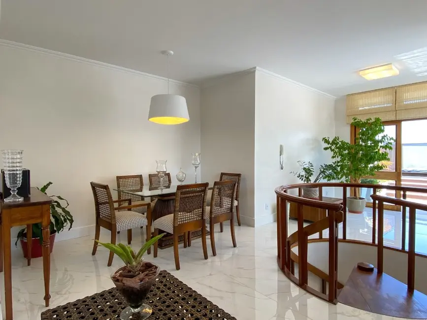 Cobertura com 2 quartos à venda, 229m2 em Menino Deus, Porto Alegre - RS - imagem 8 Foto 8 de Cobertura com 2 quartos à venda, 229m2 em Menino Deus, Porto Alegre - RS