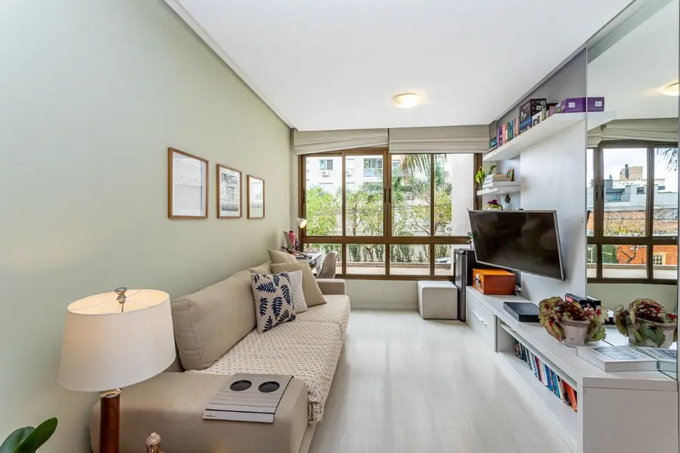Foto 2 de Apartamento com 2 quartos à venda, 67m2 em Passo da Areia, Porto Alegre - RS