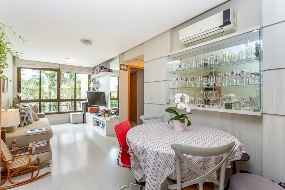 Foto 1 de Apartamento com 2 quartos à venda, 67m2 em Passo da Areia, Porto Alegre - RS