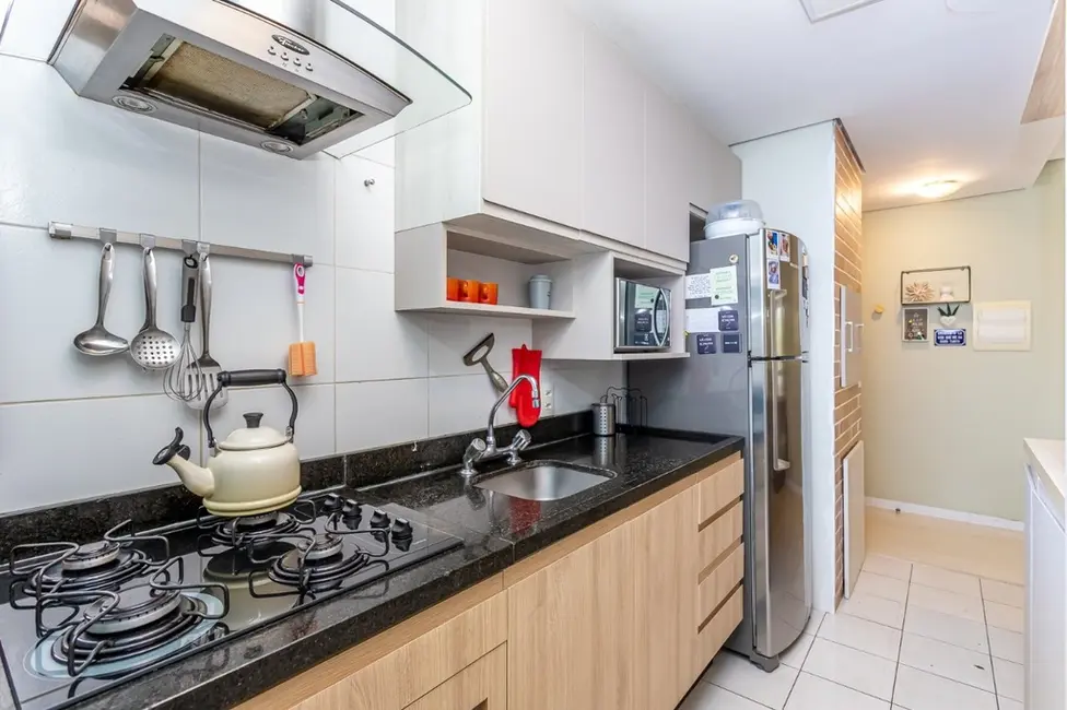 Foto 8 de Apartamento com 2 quartos à venda, 67m2 em Passo da Areia, Porto Alegre - RS