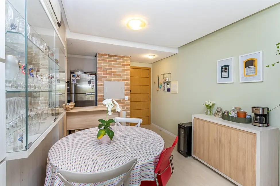 Foto 4 de Apartamento com 2 quartos à venda, 67m2 em Passo da Areia, Porto Alegre - RS