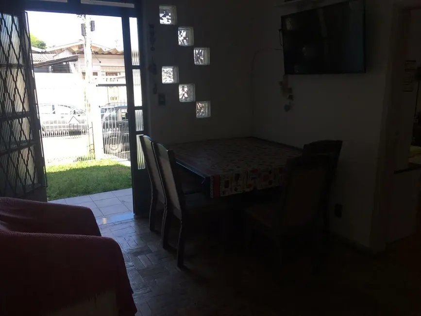 Casa com 2 quartos à venda, 55m2 em Porto Alegre - RS - imagem 3 Foto 3 de Casa com 2 quartos à venda, 55m2 em Porto Alegre - RS