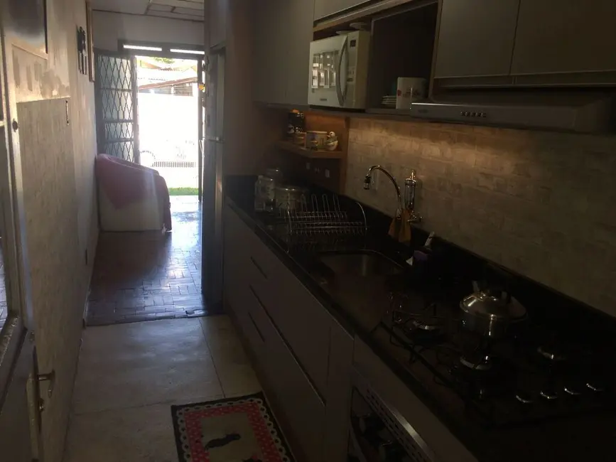 Casa com 2 quartos à venda, 55m2 em Porto Alegre - RS - imagem 6 Foto 6 de Casa com 2 quartos à venda, 55m2 em Porto Alegre - RS