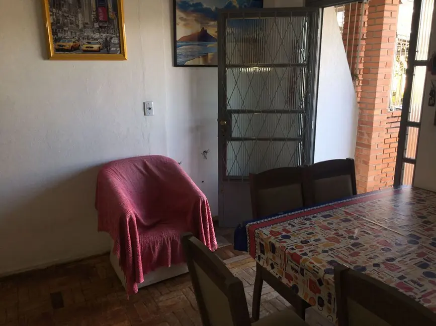 Casa com 2 quartos à venda, 55m2 em Porto Alegre - RS - imagem 2 Foto 2 de Casa com 2 quartos à venda, 55m2 em Porto Alegre - RS