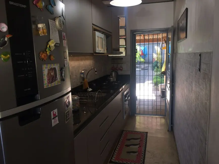 Casa com 2 quartos à venda, 55m2 em Porto Alegre - RS - imagem 5 Foto 5 de Casa com 2 quartos à venda, 55m2 em Porto Alegre - RS