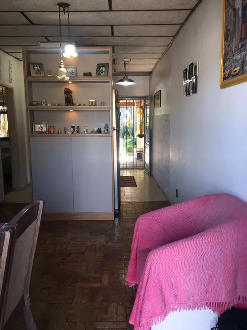 Casa com 2 quartos à venda, 55m2 em Porto Alegre - RS - imagem 4 Foto 4 de Casa com 2 quartos à venda, 55m2 em Porto Alegre - RS