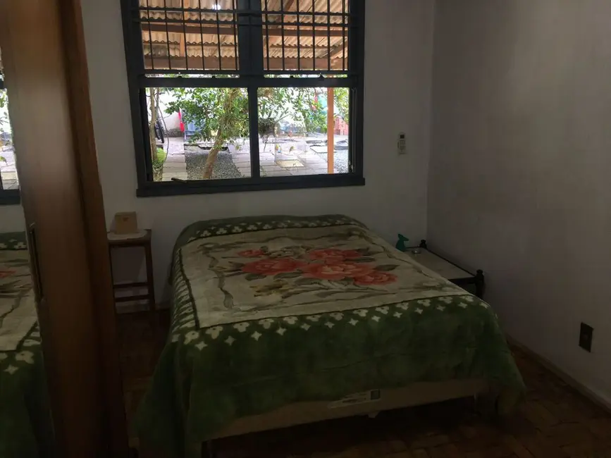 Casa com 2 quartos à venda, 55m2 em Porto Alegre - RS - imagem 8 Foto 8 de Casa com 2 quartos à venda, 55m2 em Porto Alegre - RS