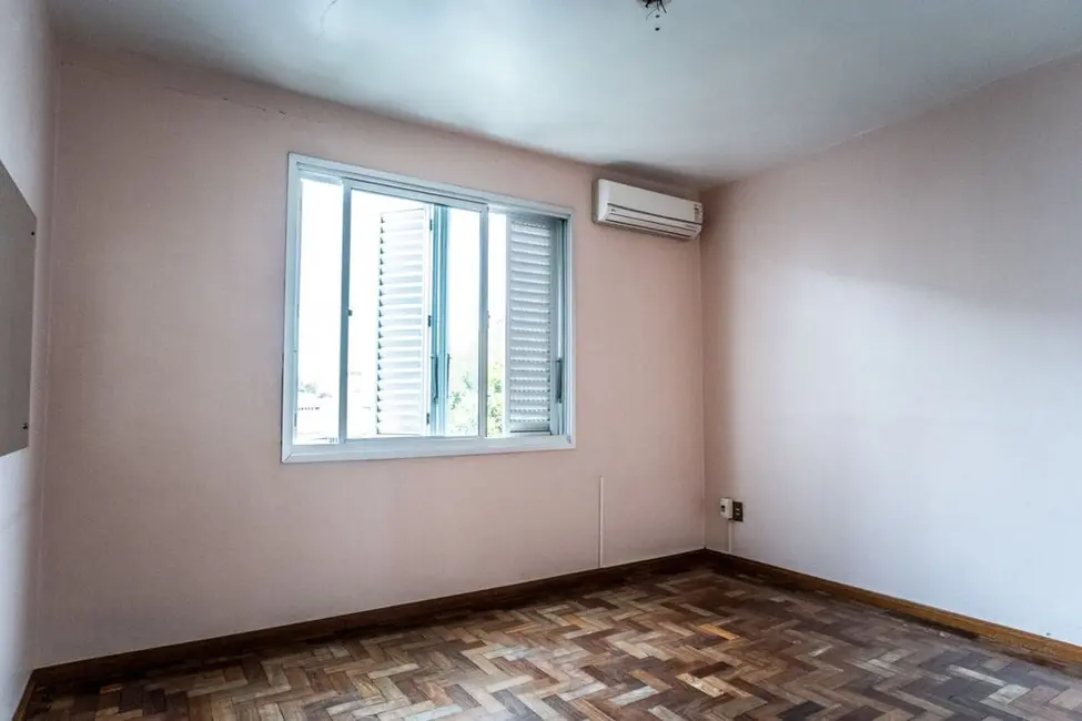 Apartamento com 4 quartos à venda, 74m2 em Passo da Areia, Porto Alegre - RS - imagem 4 Foto 4 de Apartamento com 4 quartos à venda, 74m2 em Passo da Areia, Porto Alegre - RS