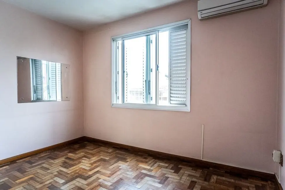 Apartamento com 4 quartos à venda, 74m2 em Passo da Areia, Porto Alegre - RS - imagem 5 Foto 5 de Apartamento com 4 quartos à venda, 74m2 em Passo da Areia, Porto Alegre - RS