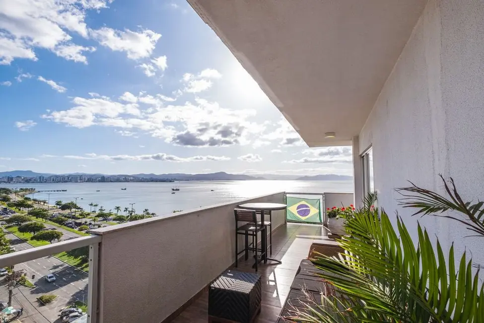 Apartamento com 3 quartos à venda, 262m2 em Centro, Florianopolis - SC - imagem 8 Foto 8 de Apartamento com 3 quartos à venda, 262m2 em Centro, Florianopolis - SC