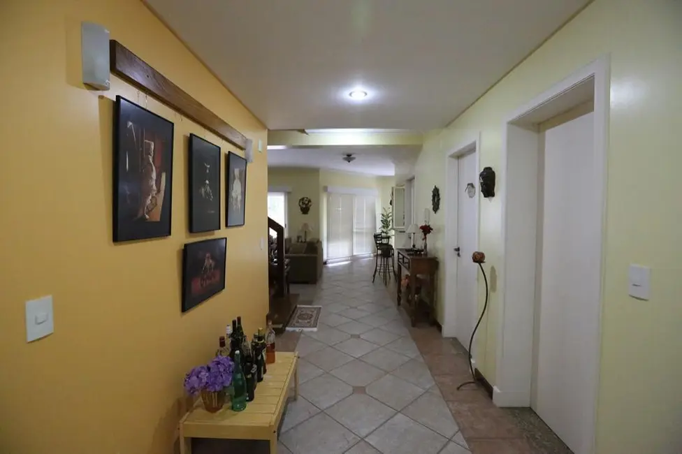 Casa com 4 quartos à venda, 290m2 em Sarandi, Porto Alegre - RS - imagem 5 Foto 5 de Casa com 4 quartos à venda, 290m2 em Sarandi, Porto Alegre - RS