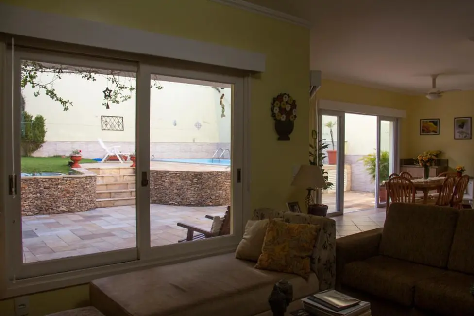 Casa com 4 quartos à venda, 290m2 em Sarandi, Porto Alegre - RS - imagem 3 Foto 3 de Casa com 4 quartos à venda, 290m2 em Sarandi, Porto Alegre - RS