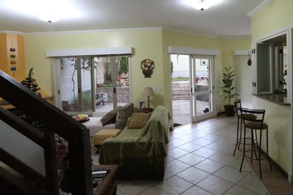 Casa com 4 quartos à venda, 290m2 em Sarandi, Porto Alegre - RS - imagem 4 Foto 4 de Casa com 4 quartos à venda, 290m2 em Sarandi, Porto Alegre - RS