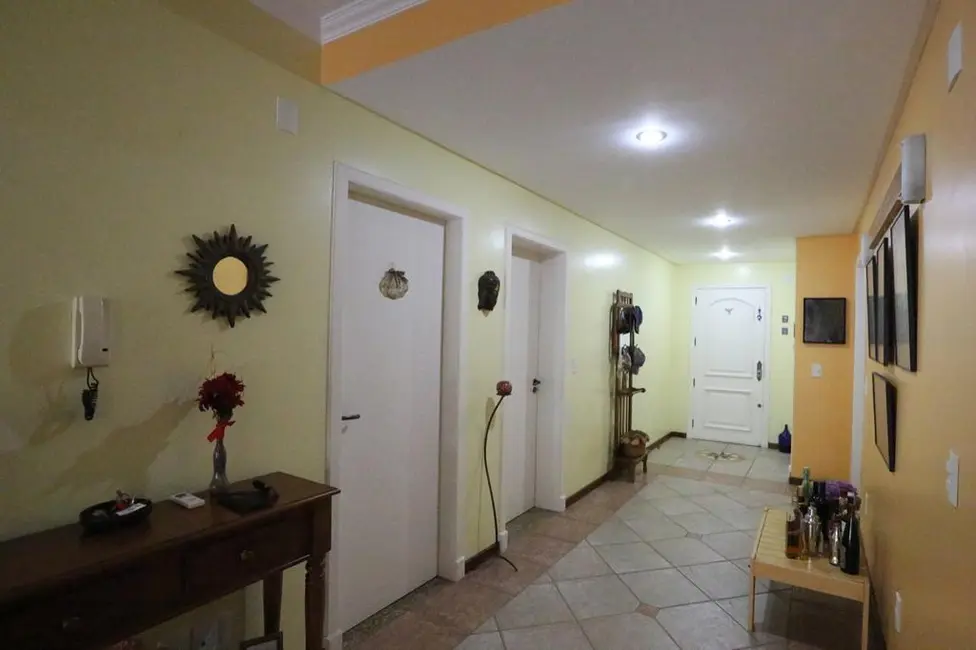 Casa com 4 quartos à venda, 290m2 em Sarandi, Porto Alegre - RS - imagem 7 Foto 7 de Casa com 4 quartos à venda, 290m2 em Sarandi, Porto Alegre - RS