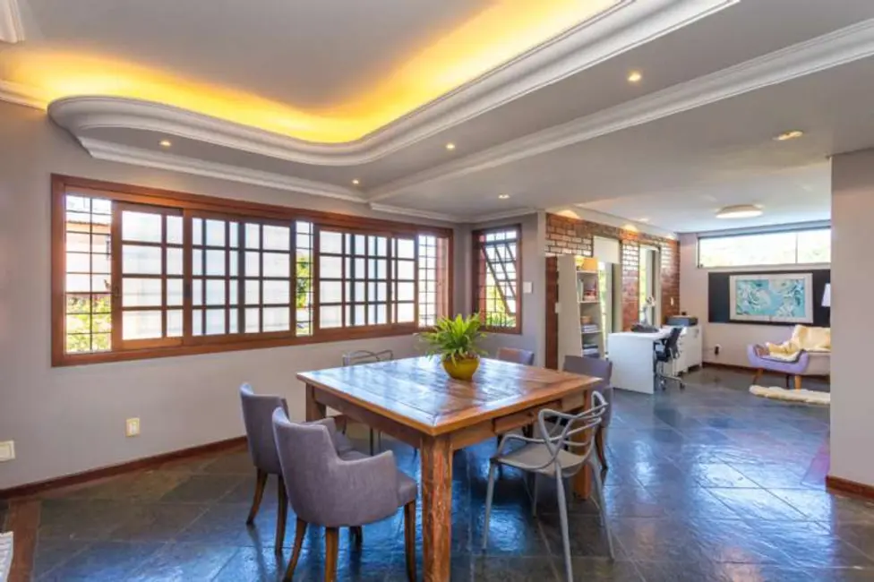 Casa com 4 quartos à venda, 351m2 em Nonoai, Porto Alegre - RS - imagem 6 Foto 6 de Casa com 4 quartos à venda, 351m2 em Nonoai, Porto Alegre - RS