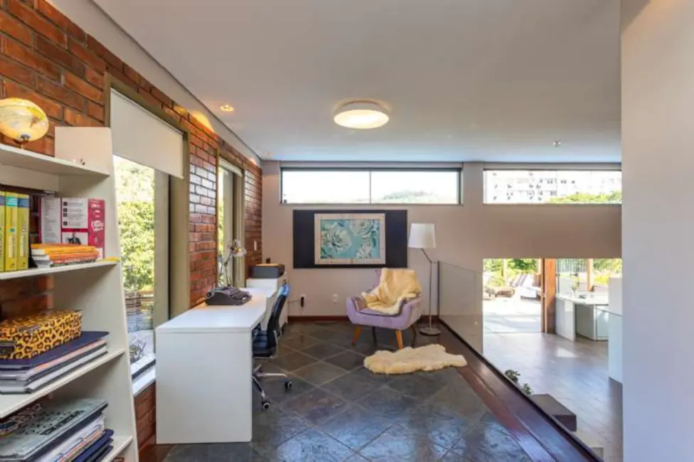 Casa com 4 quartos à venda, 351m2 em Nonoai, Porto Alegre - RS - imagem 8 Foto 8 de Casa com 4 quartos à venda, 351m2 em Nonoai, Porto Alegre - RS