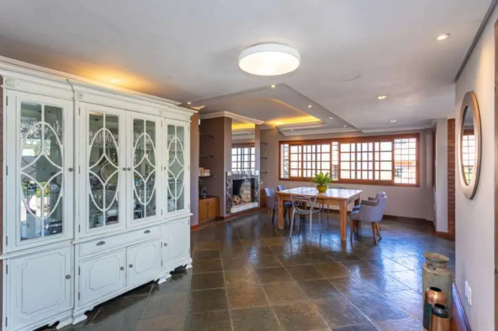 Casa com 4 quartos à venda, 351m2 em Nonoai, Porto Alegre - RS - imagem 9 Foto 9 de Casa com 4 quartos à venda, 351m2 em Nonoai, Porto Alegre - RS