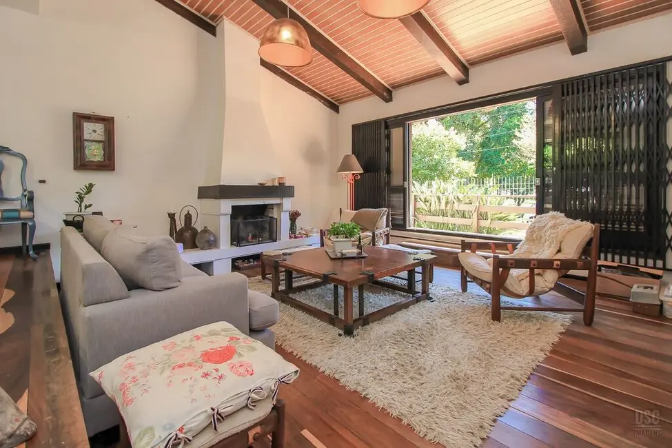 Casa com 3 quartos à venda, 246m2 em Ipanema, Porto Alegre - RS - imagem 4 Foto 4 de Casa com 3 quartos à venda, 246m2 em Ipanema, Porto Alegre - RS