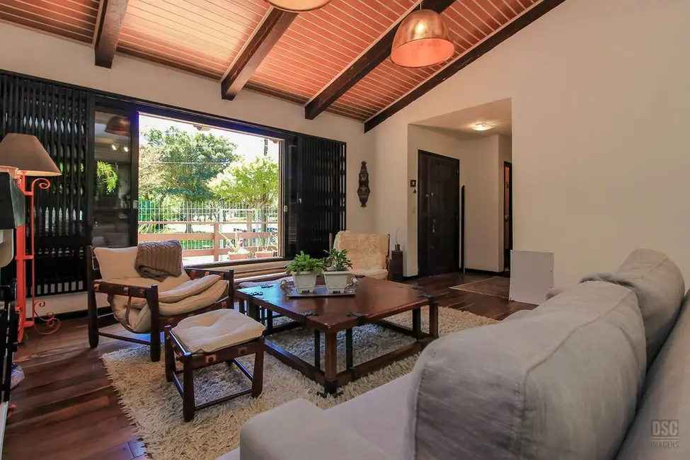 Casa com 3 quartos à venda, 246m2 em Ipanema, Porto Alegre - RS - imagem 3 Foto 3 de Casa com 3 quartos à venda, 246m2 em Ipanema, Porto Alegre - RS