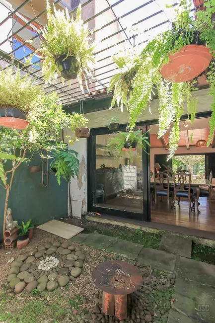 Casa com 3 quartos à venda, 246m2 em Ipanema, Porto Alegre - RS - imagem 9 Foto 9 de Casa com 3 quartos à venda, 246m2 em Ipanema, Porto Alegre - RS