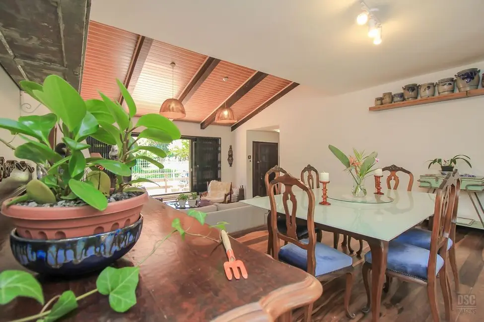 Casa com 3 quartos à venda, 246m2 em Ipanema, Porto Alegre - RS - imagem 6 Foto 6 de Casa com 3 quartos à venda, 246m2 em Ipanema, Porto Alegre - RS
