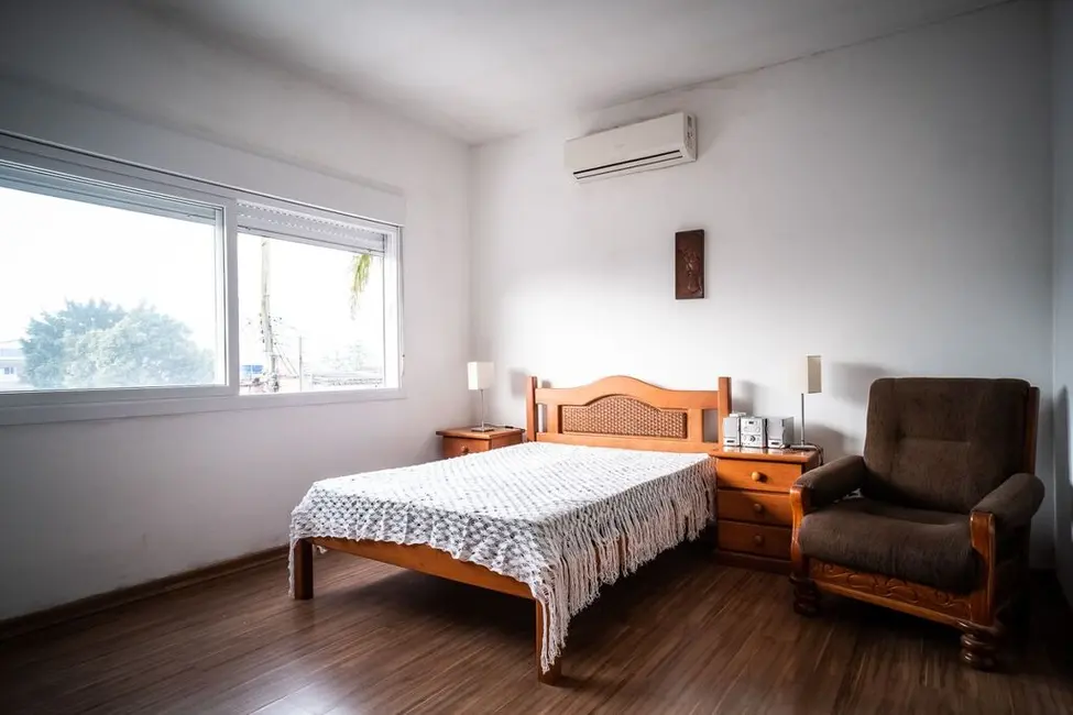 Foto 2 de Casa com 4 quartos à venda, 199m2 em Protásio Alves, Porto Alegre - RS