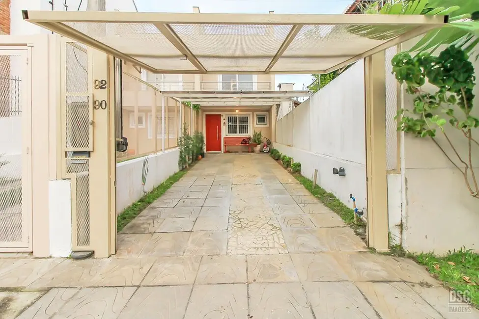 Foto 2 de Casa com 3 quartos à venda, 120m2 em Guarujá, Porto Alegre - RS