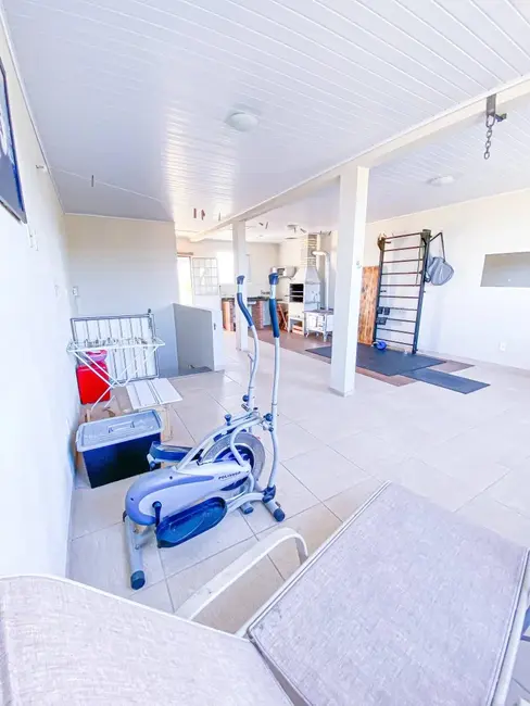 Casa com 3 quartos à venda, 191m2 em Rubem Berta, Porto Alegre - RS - imagem 9 Foto 9 de Casa com 3 quartos à venda, 191m2 em Rubem Berta, Porto Alegre - RS