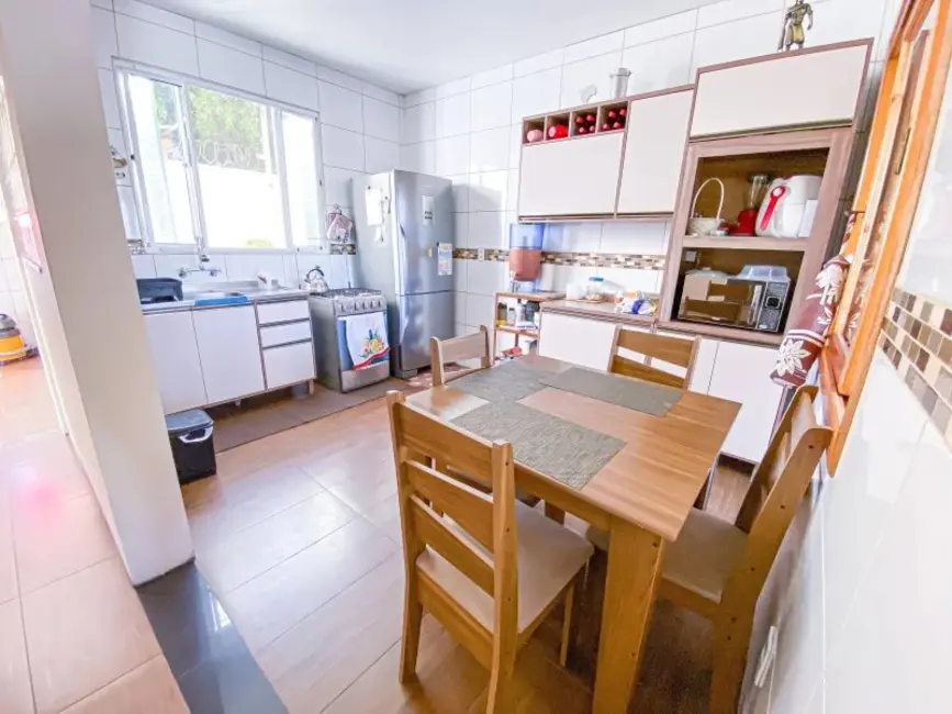 Casa com 3 quartos à venda, 191m2 em Rubem Berta, Porto Alegre - RS - imagem 8 Foto 8 de Casa com 3 quartos à venda, 191m2 em Rubem Berta, Porto Alegre - RS