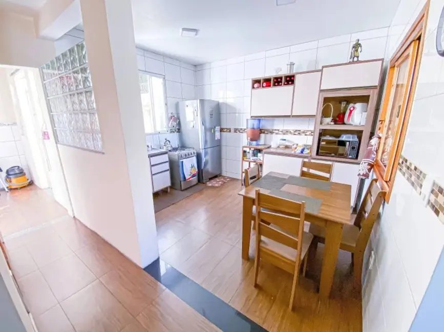 Casa com 3 quartos à venda, 191m2 em Rubem Berta, Porto Alegre - RS - imagem 6 Foto 6 de Casa com 3 quartos à venda, 191m2 em Rubem Berta, Porto Alegre - RS