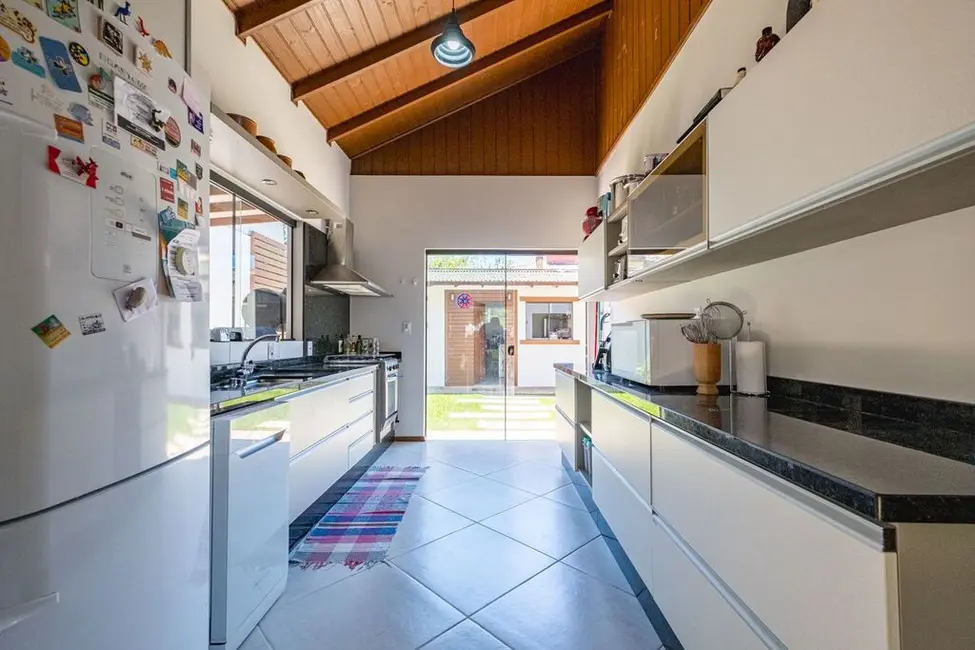 Foto 6 de Casa com 4 quartos à venda, 149m2 em Armação do Pântano do Sul, Florianopolis - SC